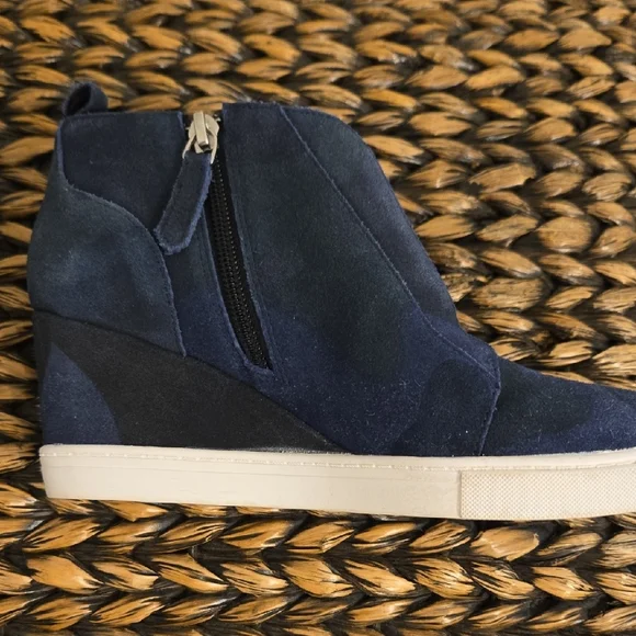 Linea Paolo - Stylish Blue Wedge Ankle Boots - Picture 5 of 8